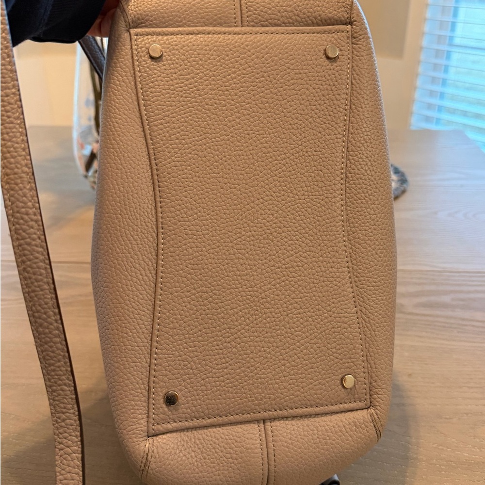 EUC light grey Kate Spade large purse - Picture 7 of 11